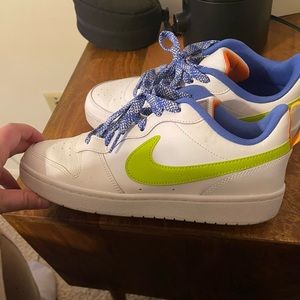 Nike Court Borough Low 2 SE size 7Y